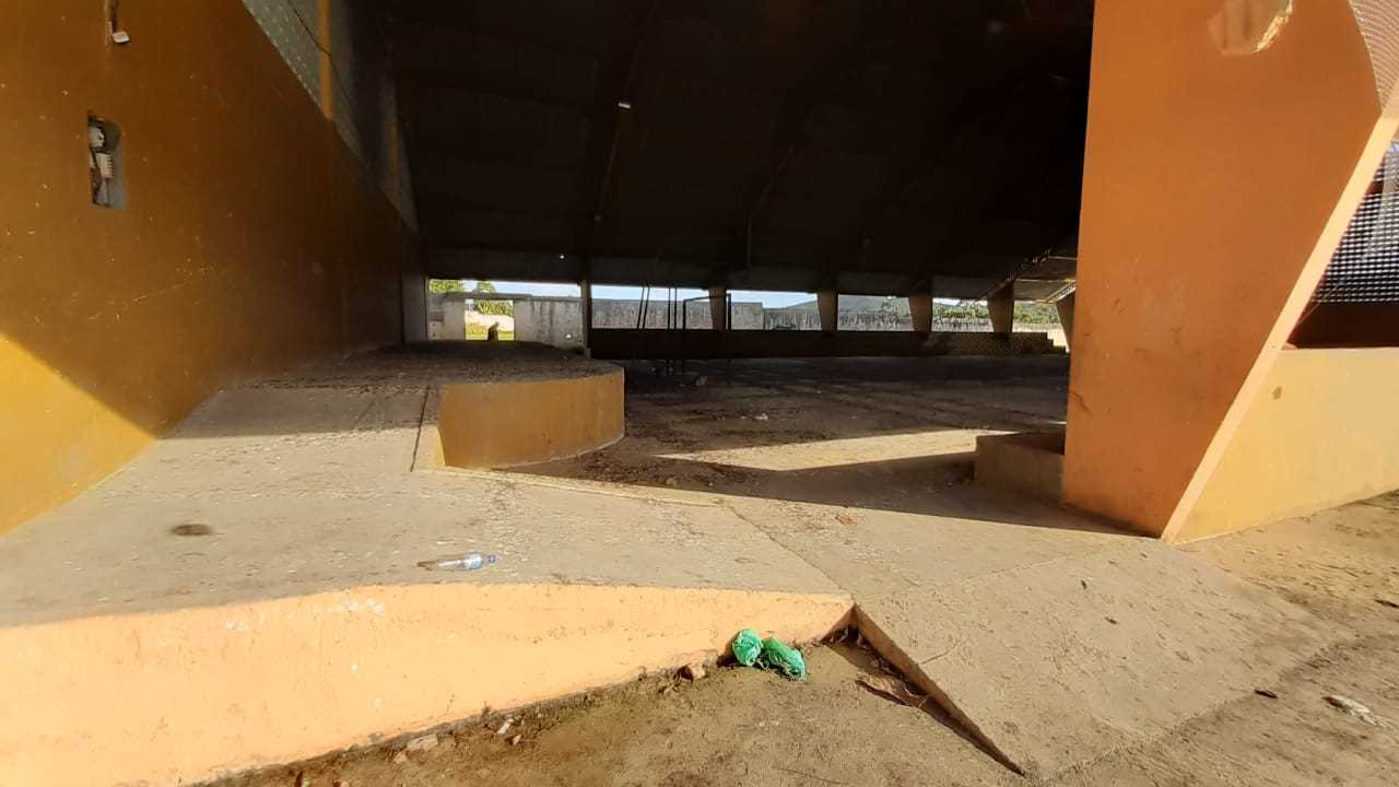 Telas instaladas impedem invasão de andorinhas na quadra Poliesportiva de São João do Panelinha